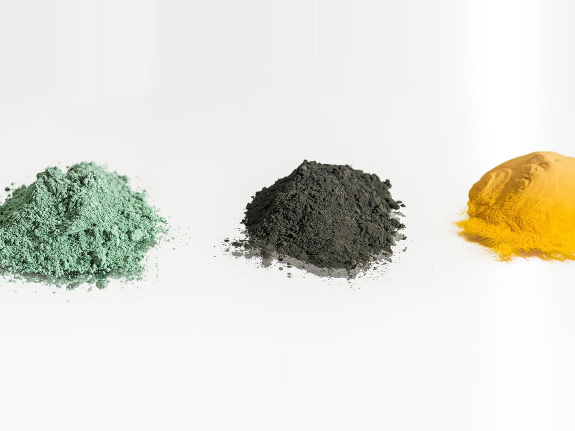 Echantillons de minerai : Tetrafluorure d'Uranium (UF4), Yellow cake (calciné et naturel)